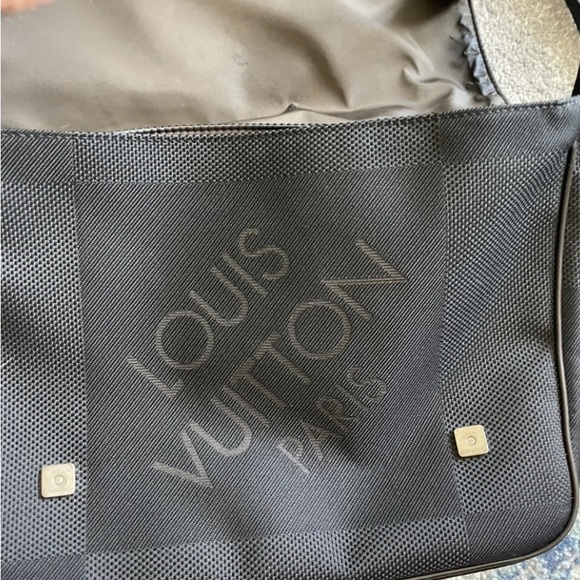 Louis Vuitton Terre Damier Wool Messenger Bag Unisex/Men’s - Picture 3 of 5